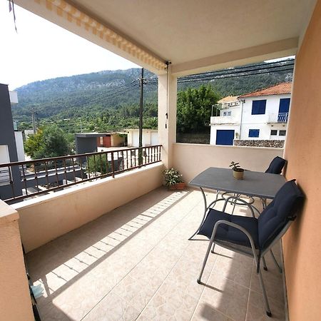 Apartments Vrisnik Йелса Екстериор снимка