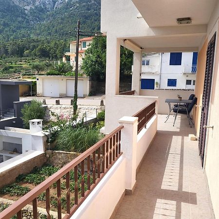 Apartments Vrisnik Йелса Екстериор снимка
