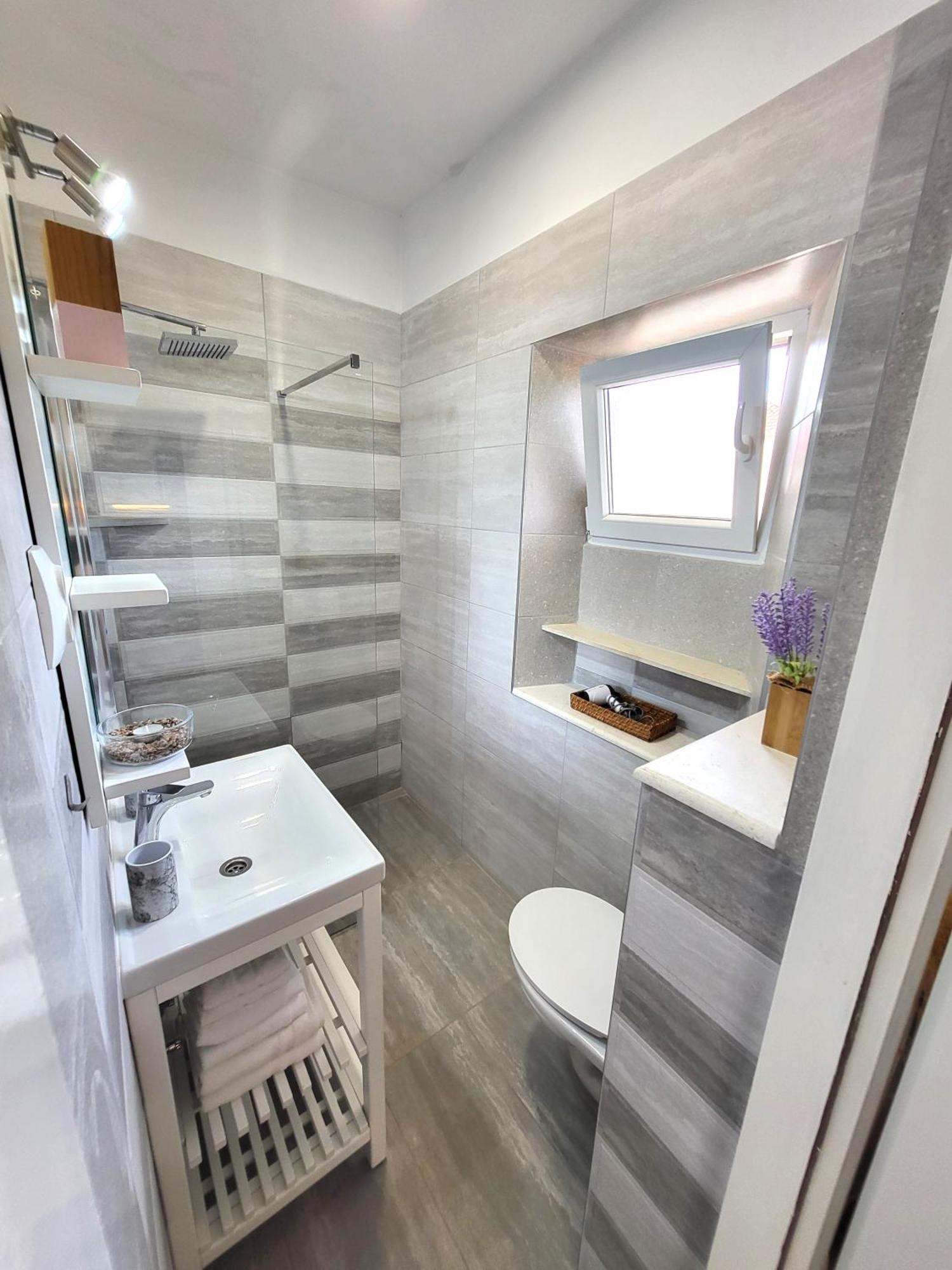 Apartments Vrisnik Йелса Екстериор снимка