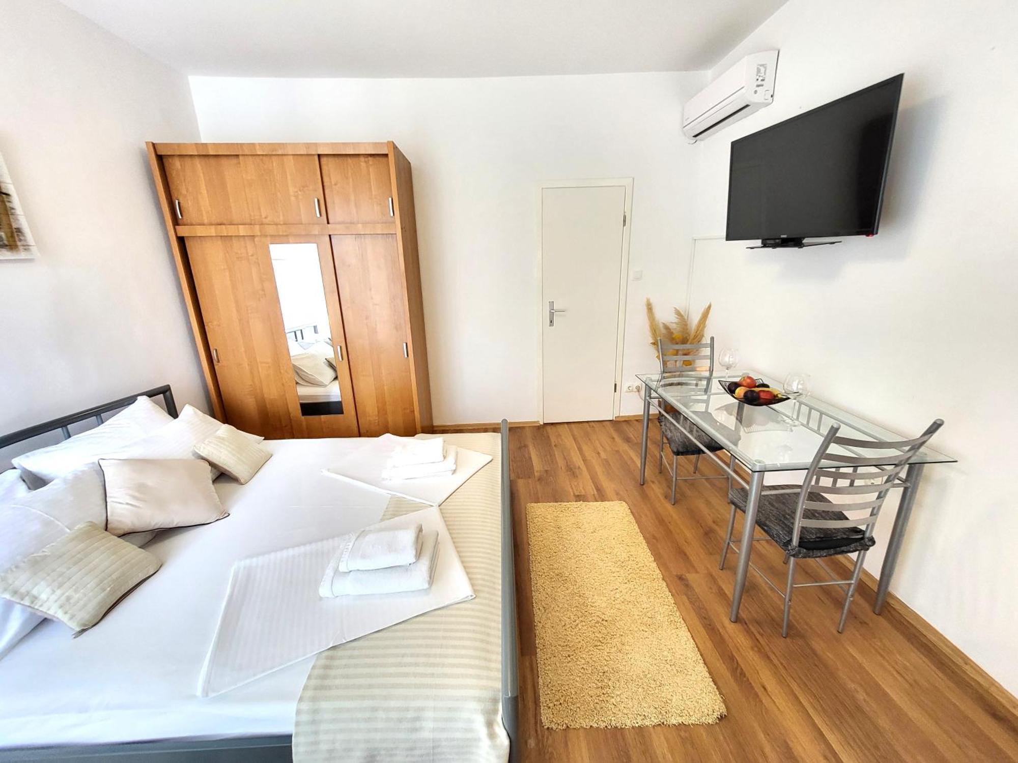 Apartments Vrisnik Йелса Екстериор снимка