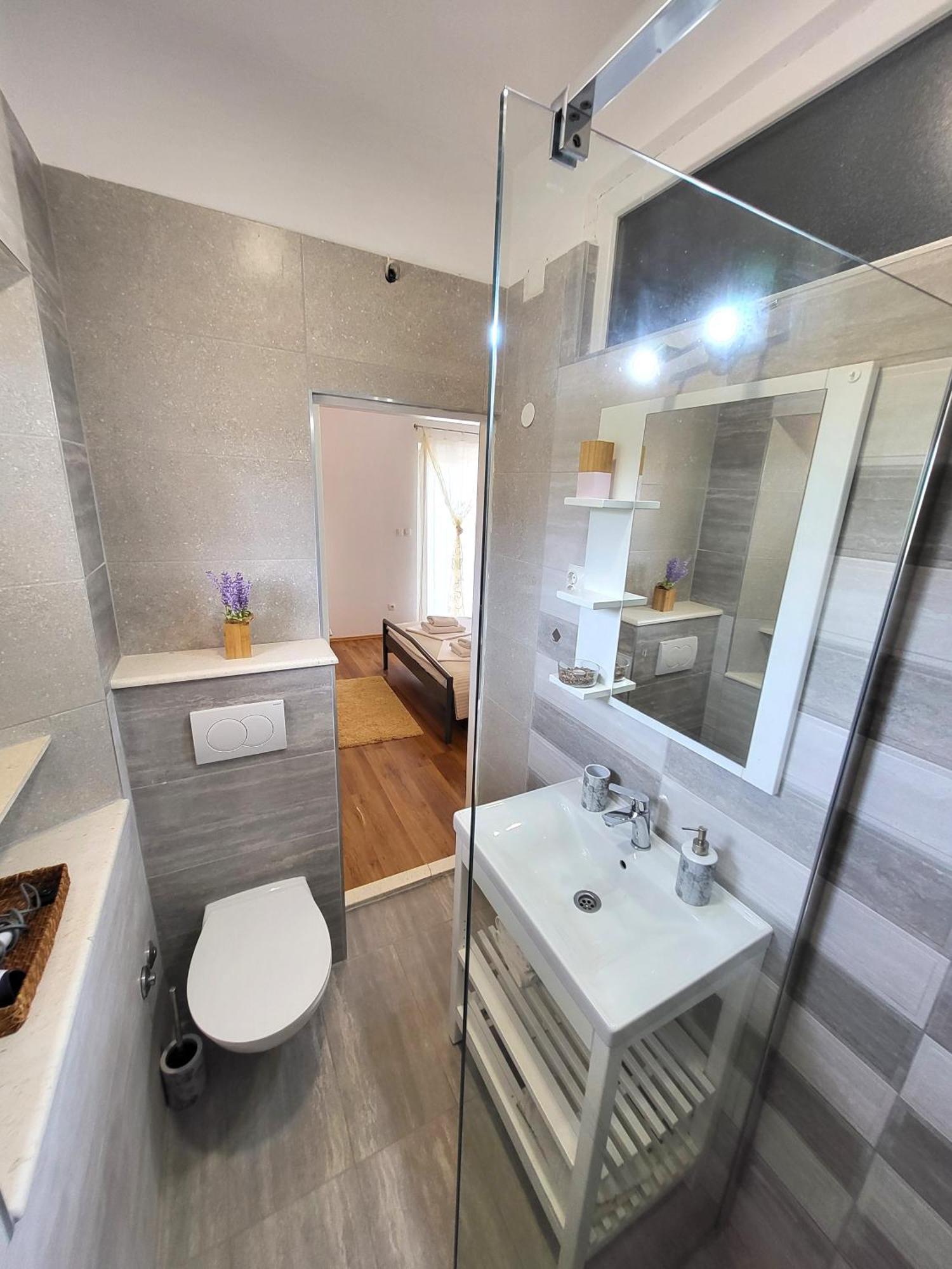 Apartments Vrisnik Йелса Екстериор снимка
