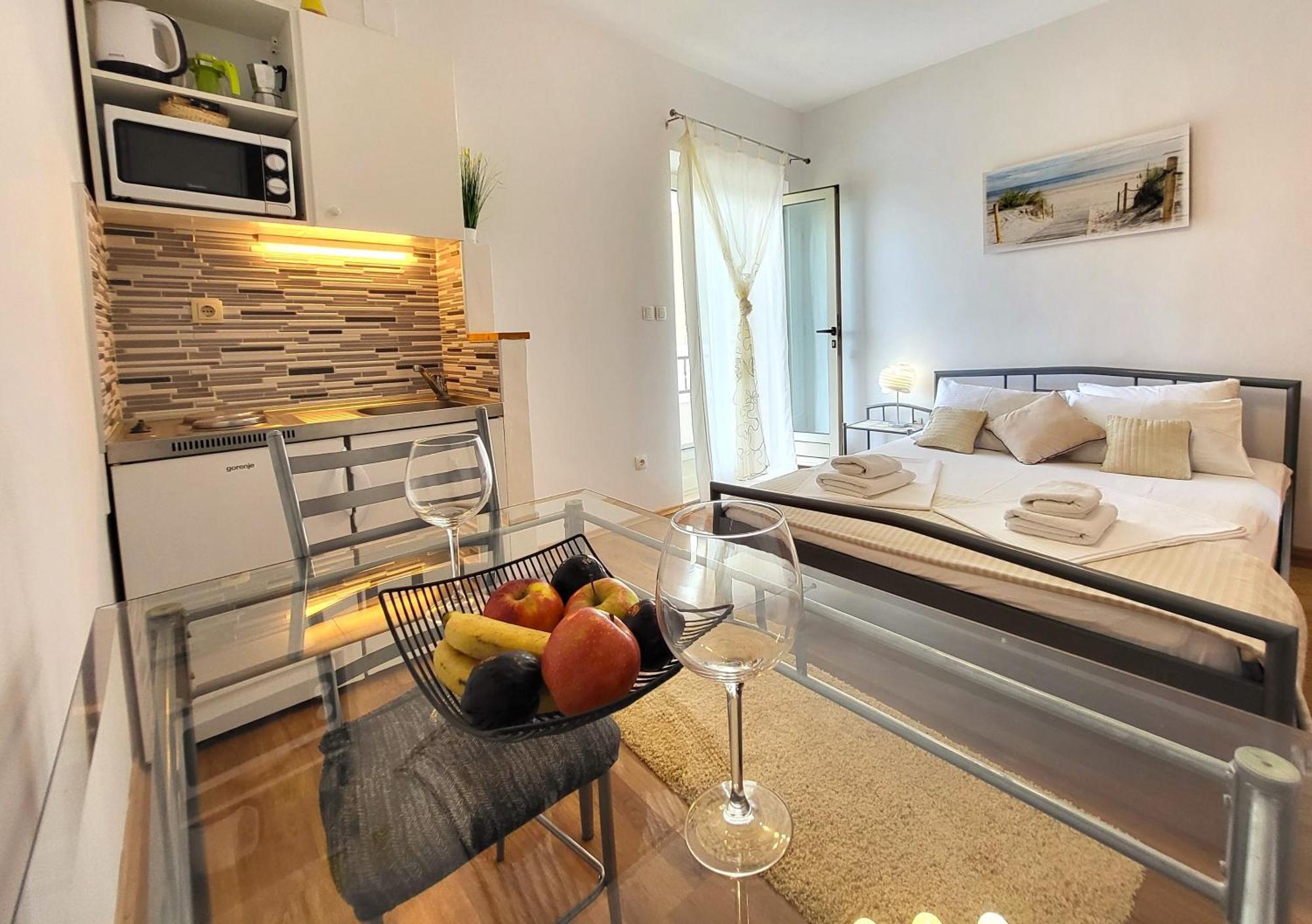 Apartments Vrisnik Йелса Екстериор снимка