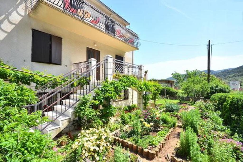 Apartments Vrisnik Йелса Екстериор снимка