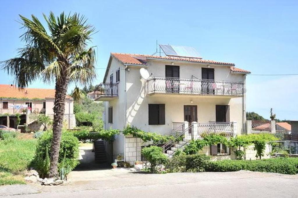 Apartments Vrisnik Йелса Екстериор снимка