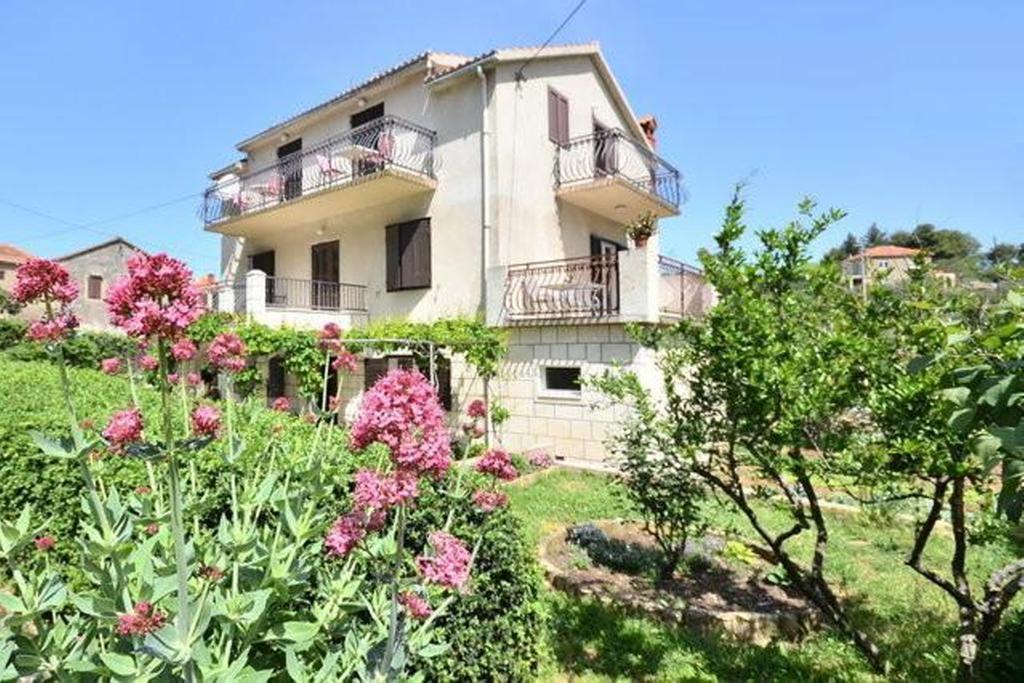 Apartments Vrisnik Йелса Екстериор снимка