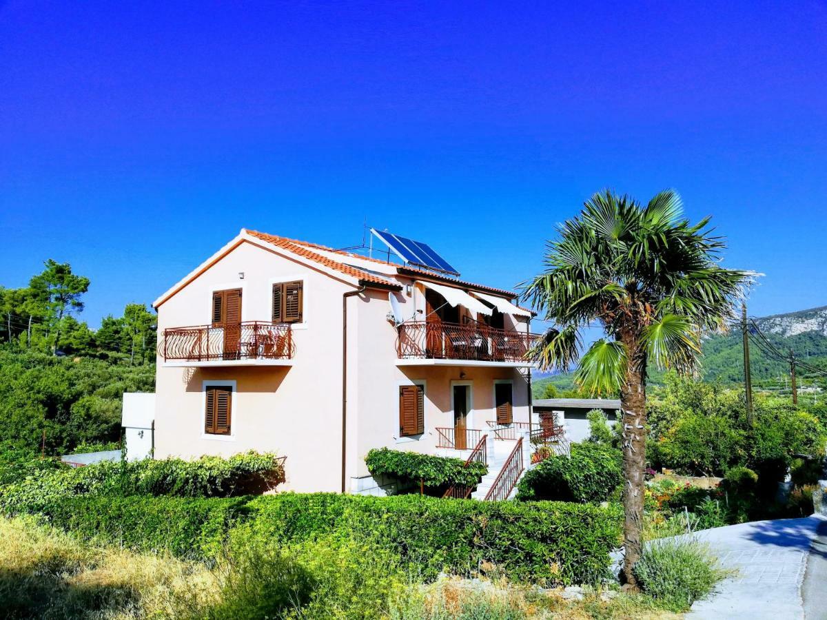 Apartments Vrisnik Йелса Екстериор снимка
